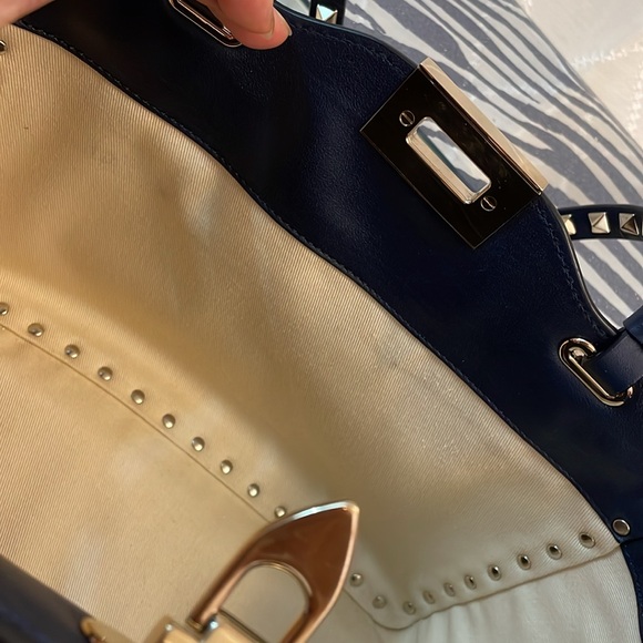 Valentino Garavani Navy Rockstud Calfskin Leather Tote With Shoulder Strap - Picture 11 of 16